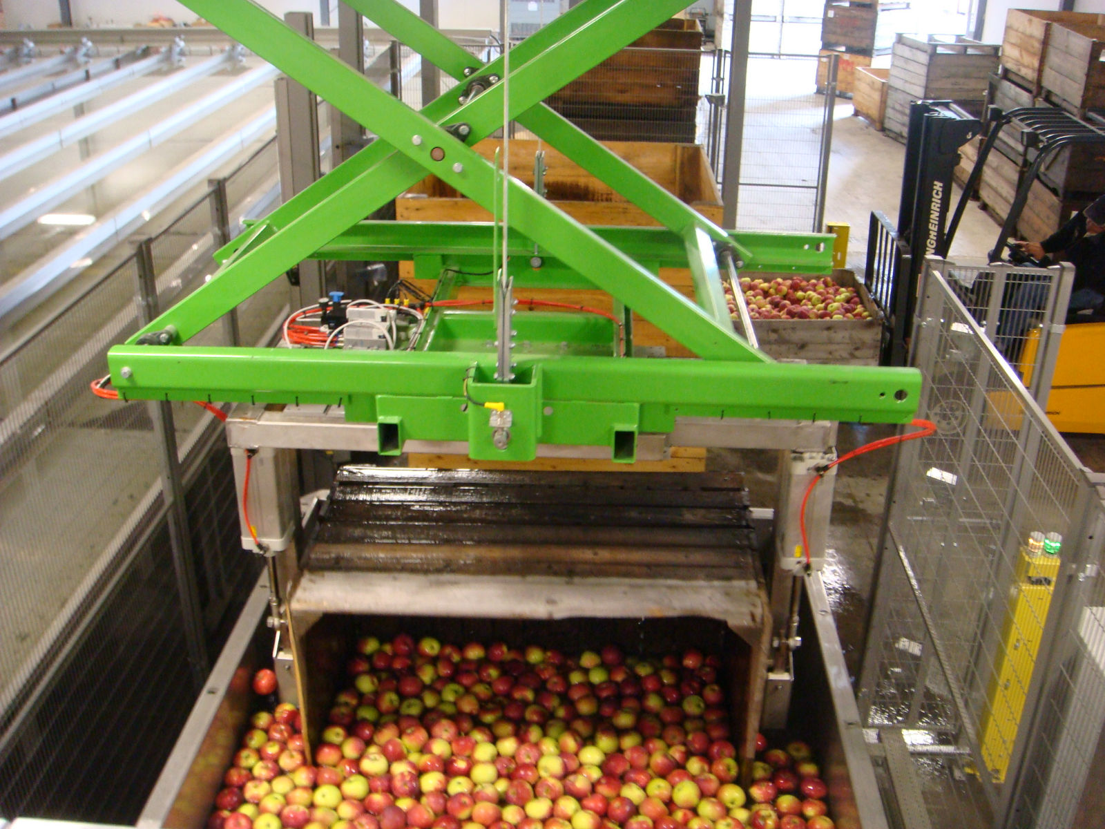 Fruits immersion for emptying palox